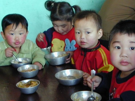 Σοκ από δημοσιεύματα: Τρώνε τα παιδιά τους στη Βόρεια Κορέα - Media