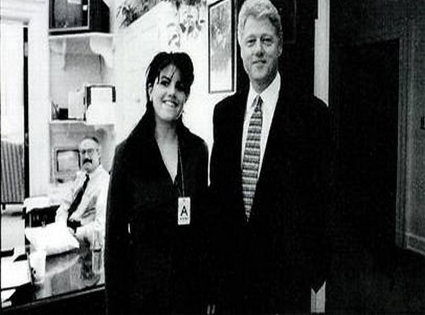 «Θα κάψω τον μπερέ και  θα θάψω το μπλε φόρεμα», δηλώνει η Μόνικα Λεβίνσκι - Media