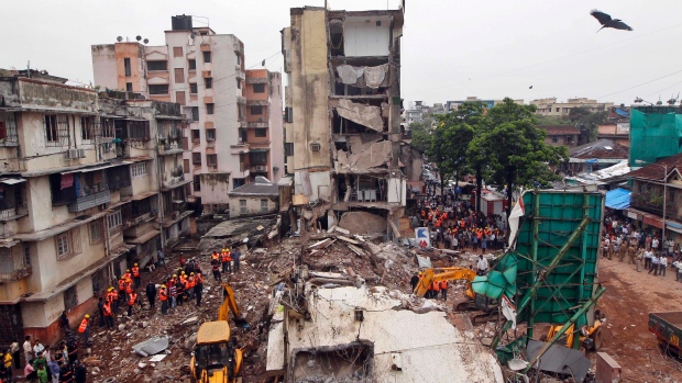 Νέα κατάρρευση κτηρίου στην Ινδία - δεκάδες εγκλωβισμένοι στα ερείπια
 - Media