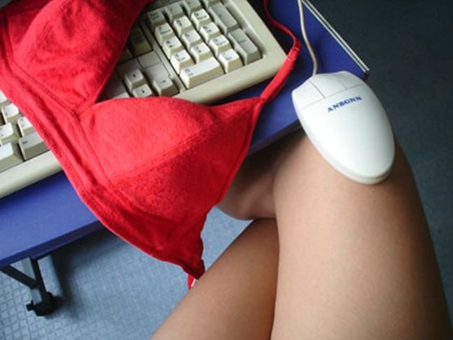 Ρόδος: Συνελήφθη καθηγητής που έκανε cyber sex με μαθήτρια
 - Media