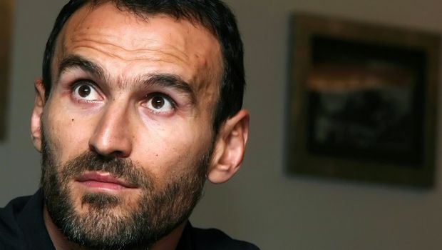 Εξιτήριο για το Νίκο Νταμπίζα - Media