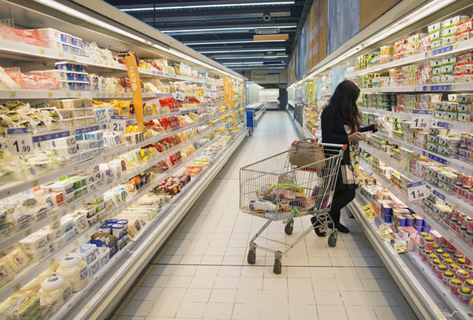 Μειώθηκαν κατά 31,5% οι δαπάνες των νοικοκυριών  - Media