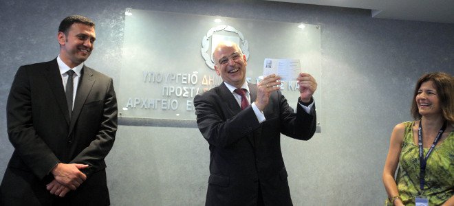 Ο Δένδιας πήρε... άσυλο - Media