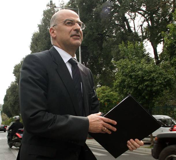 Το ΠΑΣΟΚ βγάζει στην αναφορά τον Δένδια - Media