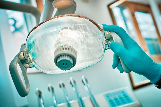 Δείτε τι βρήκε ο οδοντίατρος στο στόμα ενός 7χρονου κοριτσιού (Photo) - Media