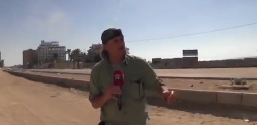 Νορβηγός δημοσιογράφος αφήνει το ρεπορτάζ για να βοηθήσει νεαρό Παλαιστίνιο (Video) - Media
