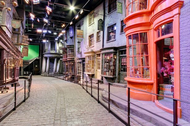 H Google μάς πάει βόλτα στη «Διαγώνιο Αλέα» του Χάρι Πότερ  - Media