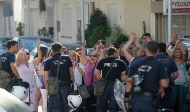 Διαμαρτυρίες και αποδοκιμασίες κατά την επίσκεψη του Ευ. Βενιζέλου στην Κρήτη - Media