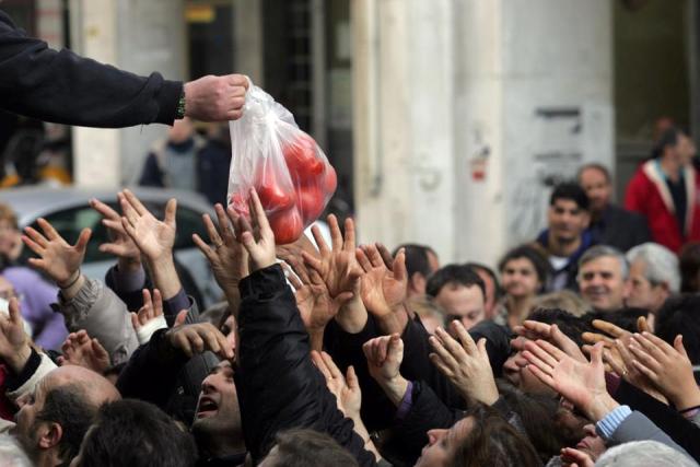Ένα story με καθόλου success: Οι μισοί Έλληνες ζούνε στη φτώχεια - Media