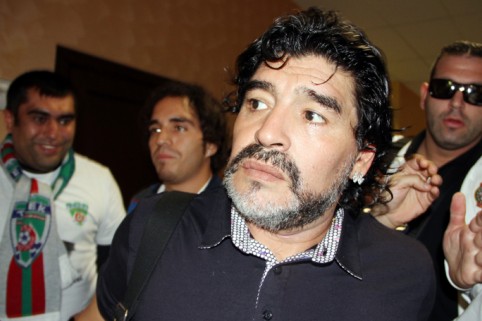 Ο Μαραντόνα δεν έχει ξεχάσει να… κλωτσάει! - Media