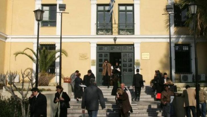 Οι δικηγόροι «μετατρέπουν» τα σπίτια τους σε γραφεία λόγω κρίσης - Media