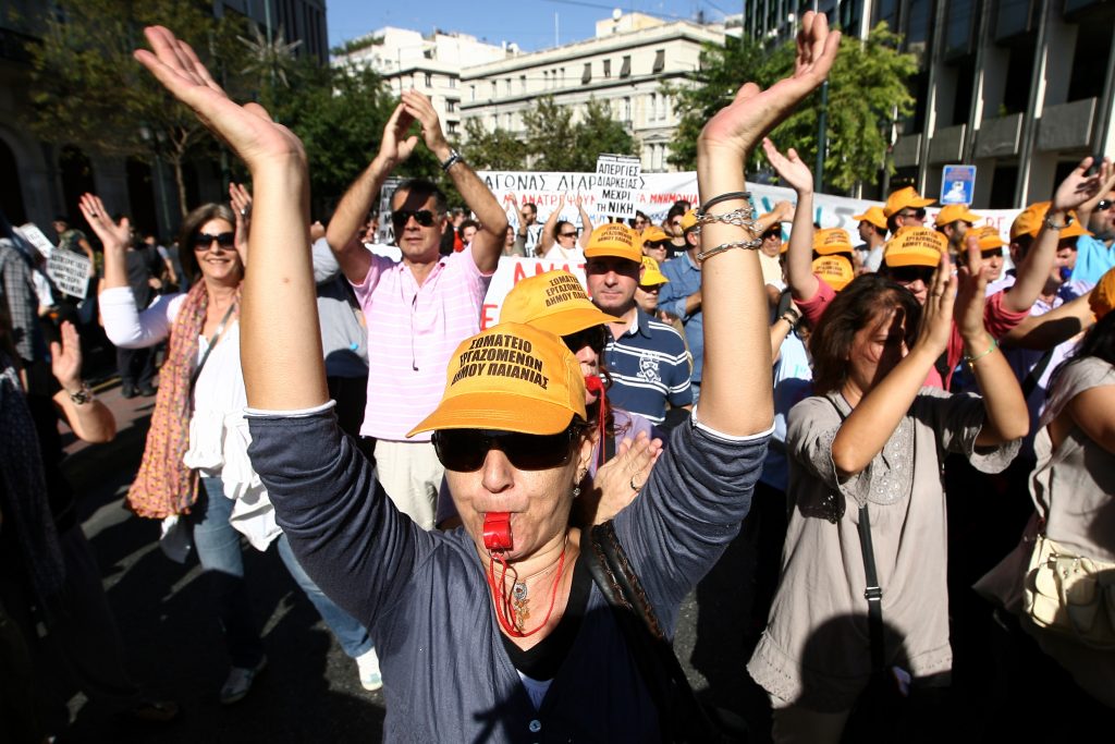 Στον \"αέρα\" 13.000 δημόσιοι υπάλληλοι - Media