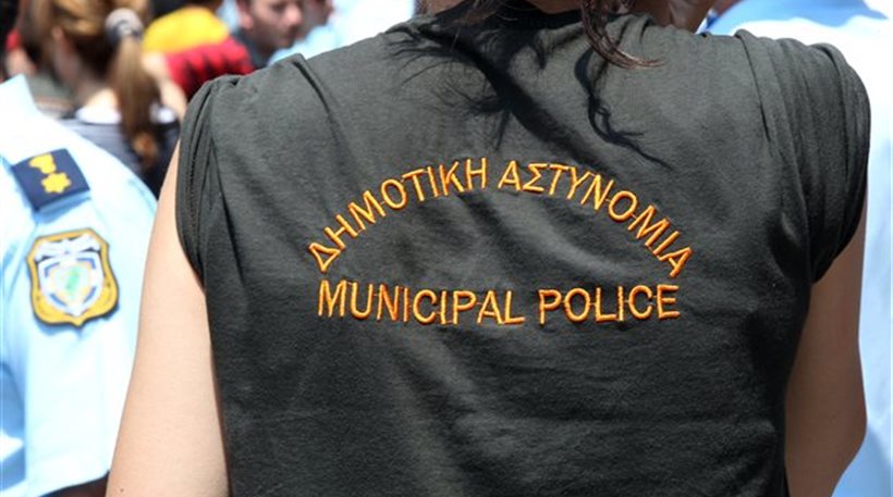 Απίστευτη απάτη στα Χανιά: Παρίστανε τον αστυνομικό και απέσπασε 300 ευρώ από ηλικιωμένη - Media