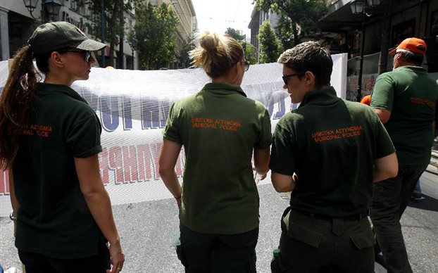 Στους δρόμους για δεύτερη ημέρα οι Δημοτικοί Αστυνομικοί - Media