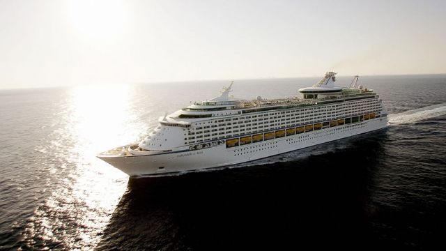 «Υγειονομική βόμβα» το κρουαζιερόπλοιο Explorer of the Sea - Media