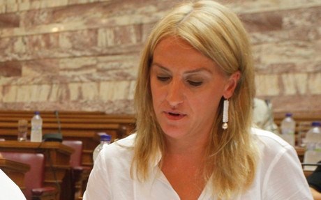 New York Times για τη Δούρου: «Η μικροκαμωμένη ξανθιά με την αμερικανικού τύπου προεκλογική καμπάνια» - Media