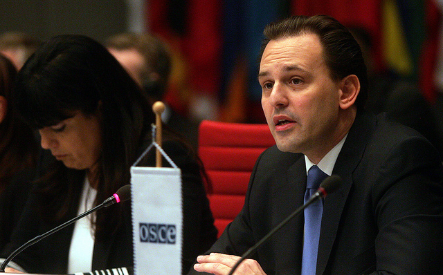 Ανήκω στο ΠΑΣΟΚ του Γιώργου Παπανδρέου, δηλώνει ο Δρούτσας
 - Media