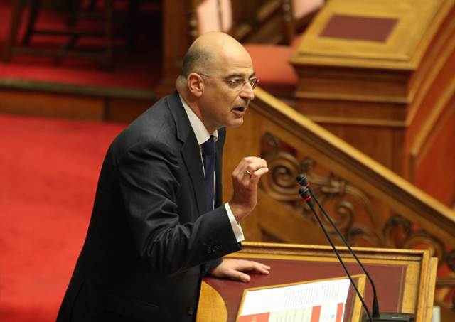 Δένδιας: Οι βουλευτές δεν ελέγχονται κατά της είσοδό τους στη Βουλή - Media