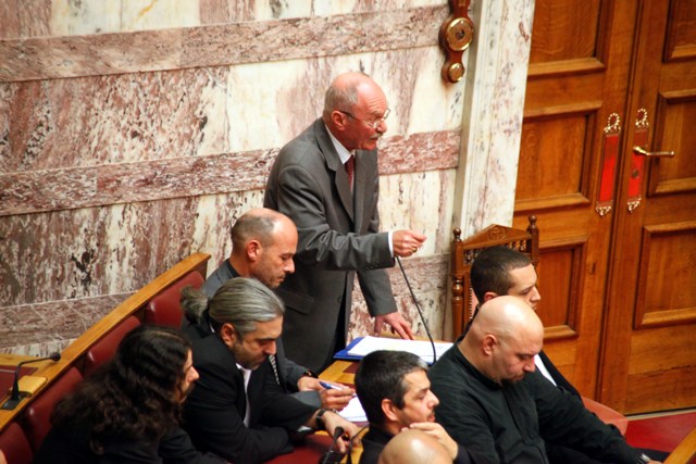 «Μπερδεύτηκε» η Χ.Α. και καταψήφισε την πρόταση του ΣΥΡΙΖΑ - Media