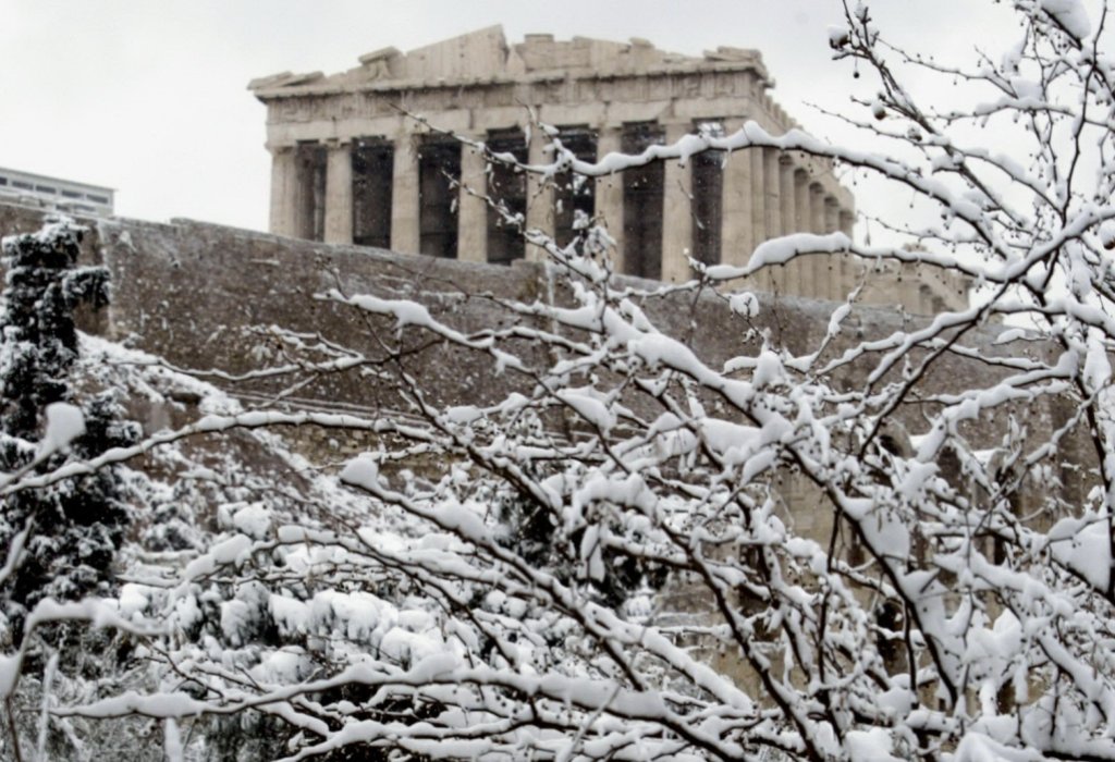 Ραγδαία επιδείνωση του καιρού με χιονόπτωση στο κέντρο της Αθήνας - Media