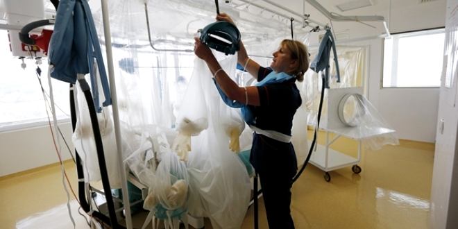 Πέθανε ο Σουδανός που είχε μολυνθεί με τον ιό Έμπολα και νοσηλευόταν στη Γερμανία - Media