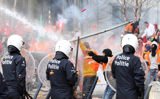 Δεκάδες χιλιάδες διαδήλωσαν στις Βρυξέλλες κατά της λιτότητας - Media