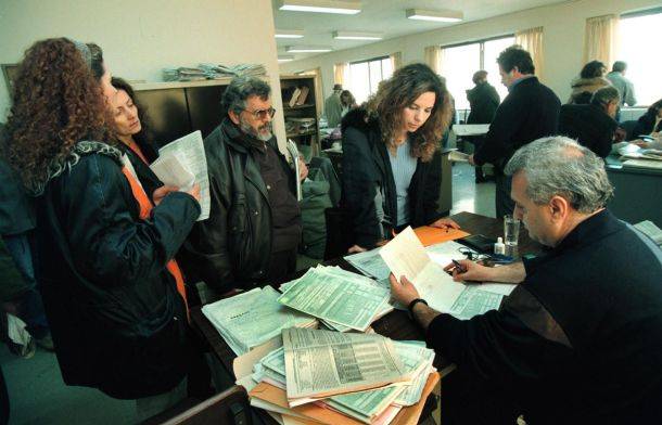 Σήμερα λήγει η προθεσμία ηλεκτρονικής υποβολής για τις βεβαιώσεις αποδοχών - Media