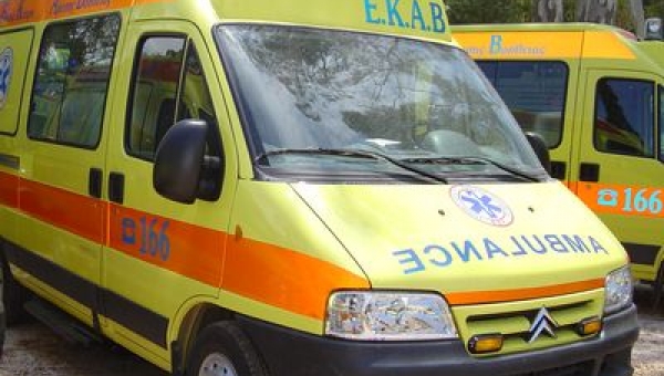 Αμαλιάδα: Τραυματισμένος δικυκλιστής περίμενε ασθενοφόρο επί 35 λεπτά στη βροχή - Media