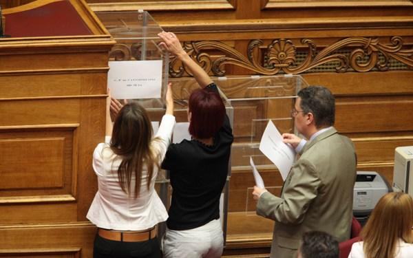 Φοβάται παραπομπή Βενιζέλου η κυβέρνηση - Media