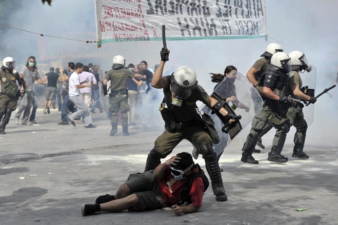 Έκθεση – κόλαφος για την ΕΛ.ΑΣ.: Ατιμωρησία, υπερβολική βία και «εναγκαλισμός» με τη Χρυσή Αυγή - Media