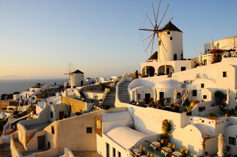 Οι πλούσιοι ψηφίζουν Σαντορίνη - Media