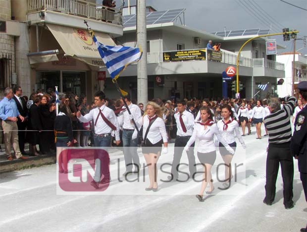 Δεν επέτρεψαν σε Αλβανίδα να παρελάσει ως σημαιοφόρος - Media