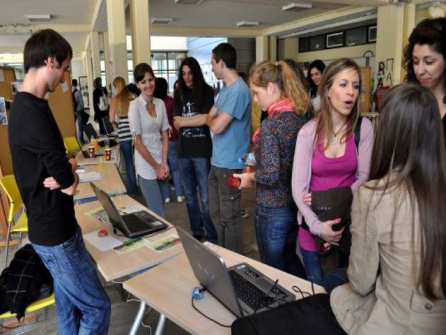 5,5 εκατ. στο υπουργείο Παιδείας για τα στεγαστικά φοιτητικά επιδόματα - Media