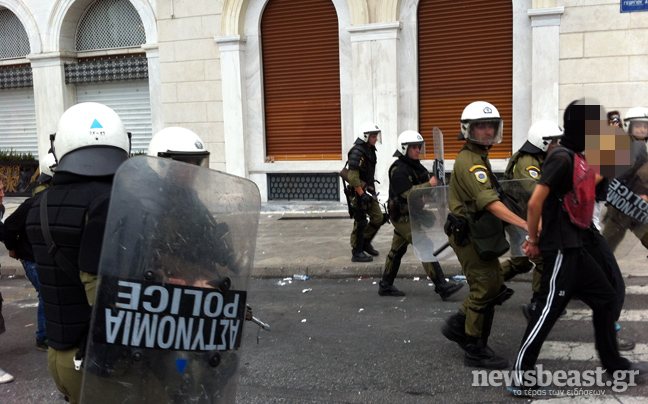 Στον εισαγγελέα οι 24 συλληφθέντες από τις χθεσινές διαδηλώσεις
 - Media