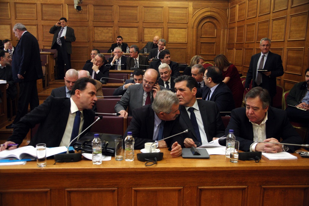 Δεν κάνει πίσω ο Στουρνάρας - «Μπάχαλο» στη Βουλή! - Media