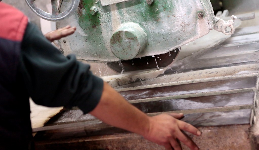 Στο 20,6% η αδήλωτη εργασία, λέει ο Βρούτσης - Media