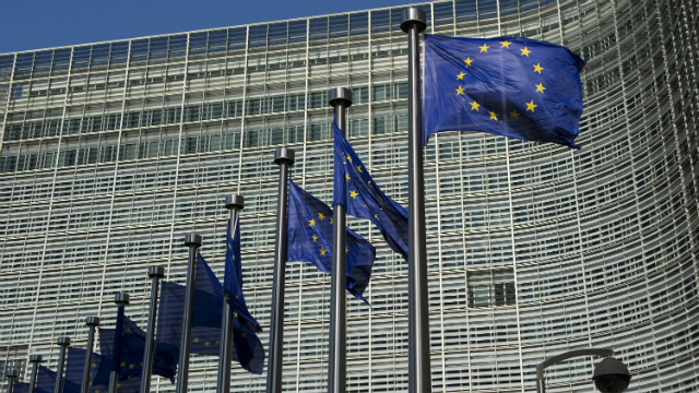 Ευρωβαρόμετρο: Δεν αισθάνονται πολίτες της ΕΕ οι Έλληνες - Media