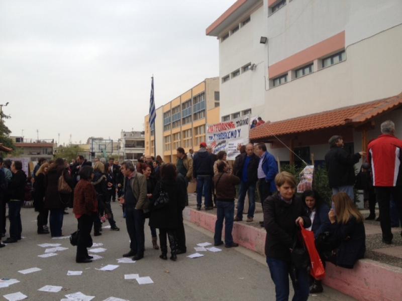 Καταγγελίες για τα επεισόδια σε σχολείο του Εύοσμου: Οι χρυσαυγίτες είχαν μπράβους - Media