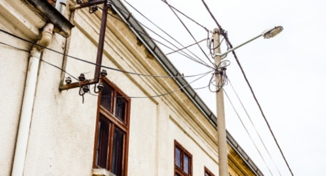 Έπαθε ηλεκτροπληξία ενώ… ουρούσε δίπλα από ένα φανοστάτη - Media