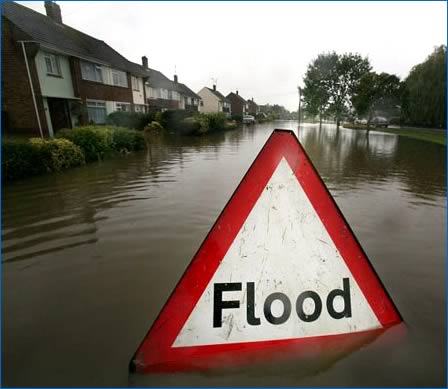 «Πνίγεται» η Αγγλία – Δύο νεκροί από τα ακραία καιρικά φαινόμενα - Media