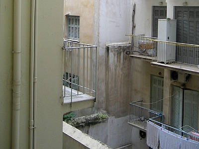 Νεκρός ο άνδρας που έπεσε σε φωταγωγό - Media