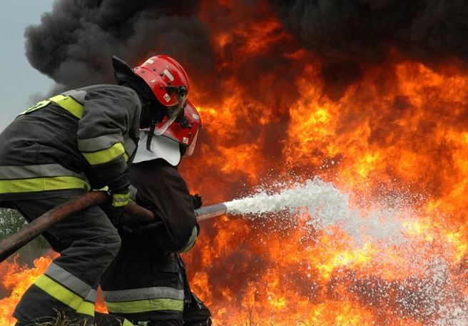 Με «ληγμένες» στολές οι πυροσβέστες στο έργο της κατάσβεσης - Media