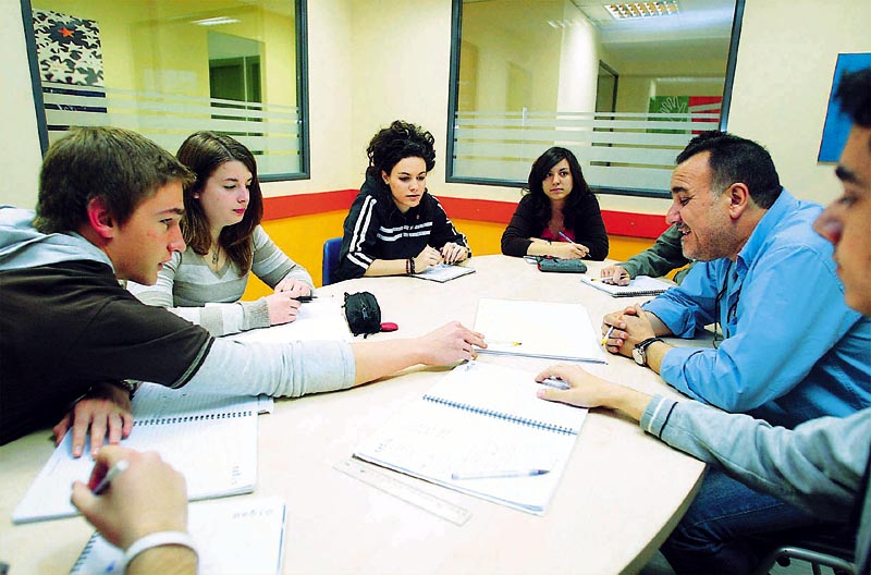 8 στις 10 οικογένειες «ψηφίζουν» φροντιστήριο για τους μαθητές - Media