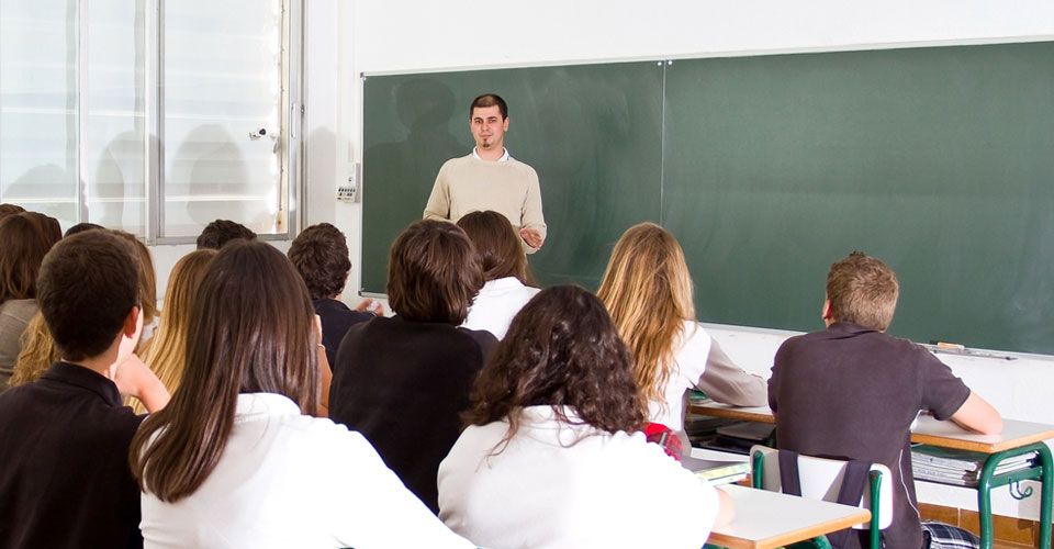5,2 δις. δαπάνησαν οι Έλληνες για την παιδεία το 2013! - Media