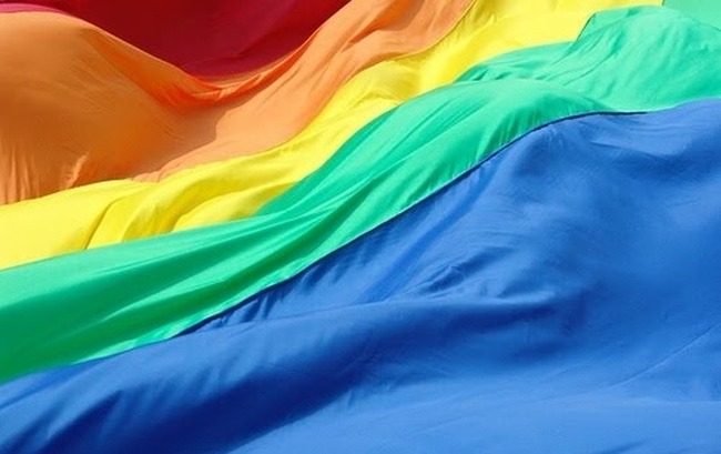 ΗΠΑ: Παππούς υπερασπίζεται τον gay εγγονό του! - Media