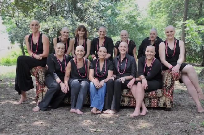 Ξύρισαν τα κεφάλια τους για συμπαράσταση στη φίλη τους (ΒΙΝΤΕΟ & ΦΩΤΟ) - Media