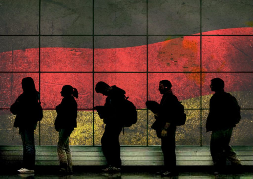 Το «μέλλον» της χώρας μεταναστεύει  - Media