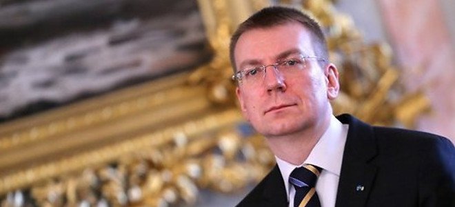 Ο υπουργός Εξωτερικών της Λετονίας, ανακοίνωσε ότι είναι «υπερήφανος γκέι» και αποθεώθηκε
 - Media
