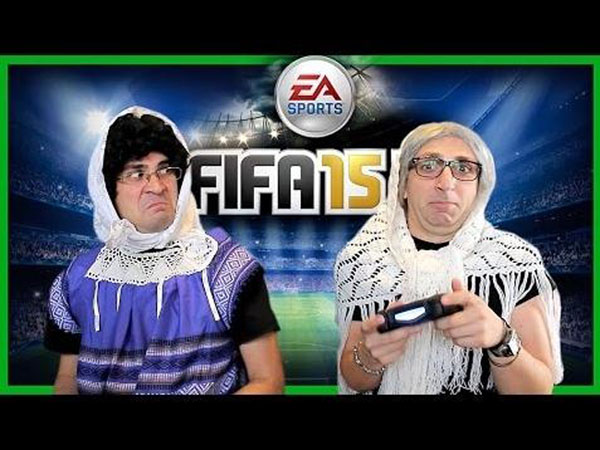 Δύο γιαγιάδες παίζουν... Fifa (Viral Video) - Media