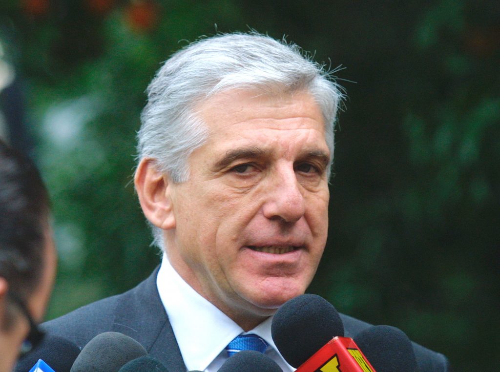 Ανοίγει ο λογαριασμός της γυναίκας του Παπαντωνίου - Media